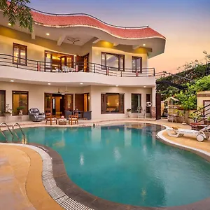  Villa Stayvista's Prakriti Farms With Outdoor Pool, Complimentary Breakfast